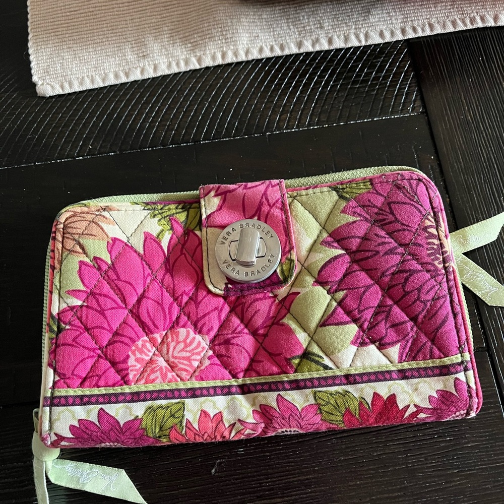 Vera Bradley hello Dahlia pattern turn lock, wallet,
